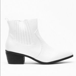Nasty Gal White Faux Leather Croc Boots Sz 6, NIB